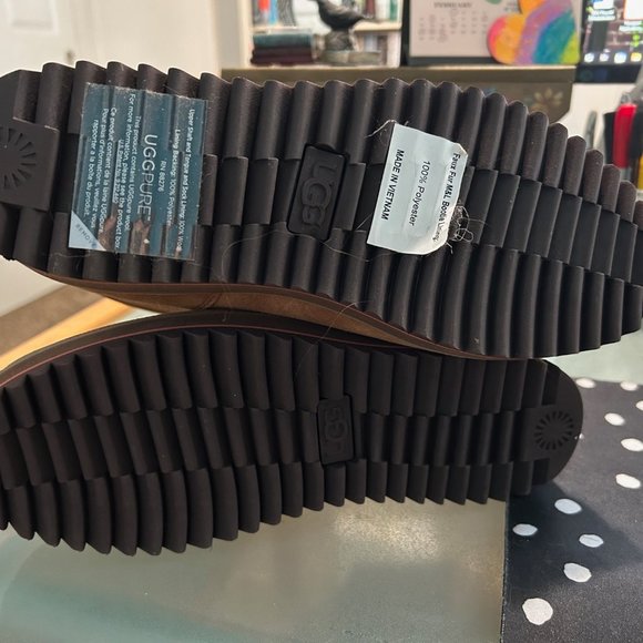 NWT UGG Waterproof Boots - Size 7 1/2 - Picture 5 of 6